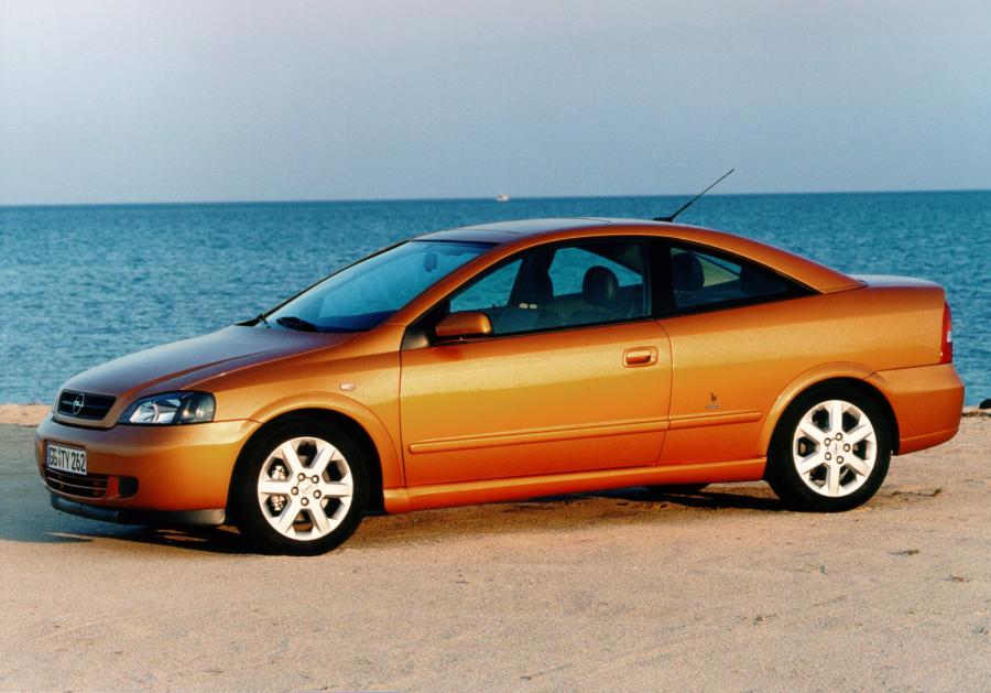  Opel Astra Coupe 2002 года  (фото 19 из 22)